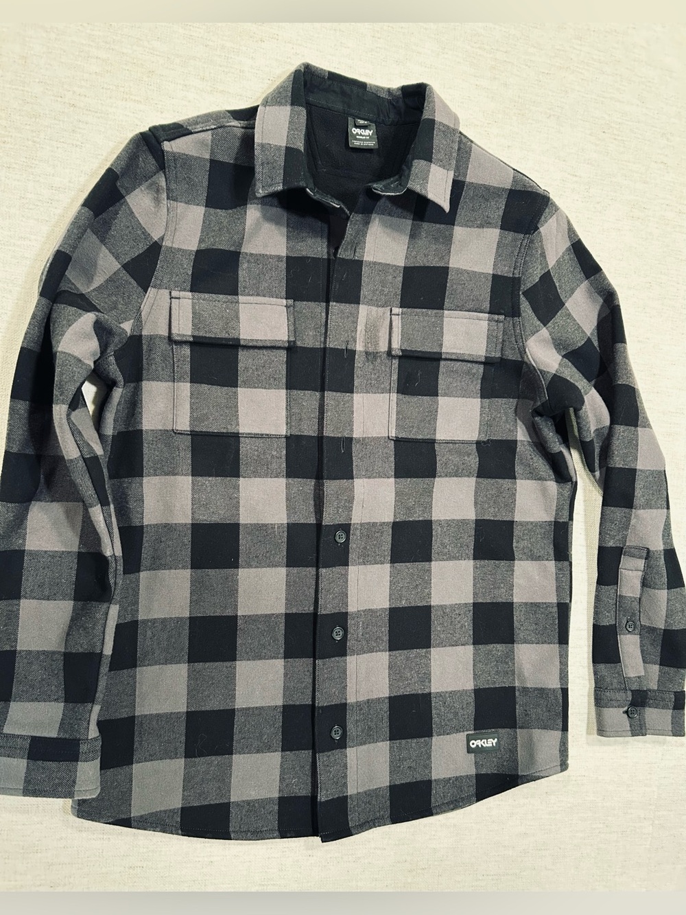 Oakley Shirt Mens Small
 Black & Gray Buffalo Plaid Flannel Shirt